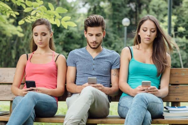 Nos últimos anos, as redes sociais transformaram-se em arenas centrais para a comunicação e expressão pessoal