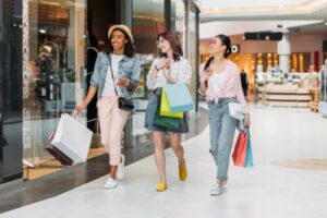 Contratações temporárias no varejo nas compras de fim de ano