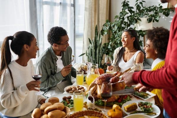 Como contratar buffet a domicílio: veja dicas práticas